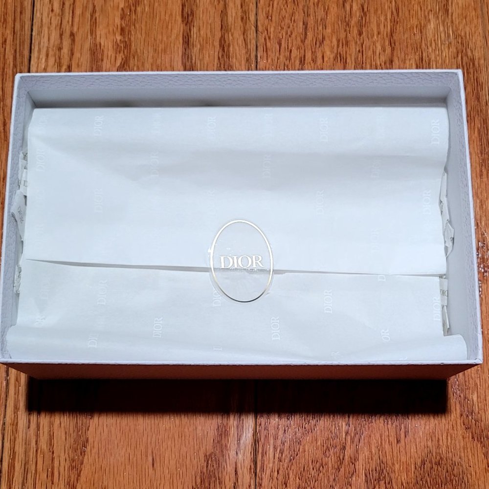 DIOR Medium Gift Box - Picture 5 of 6